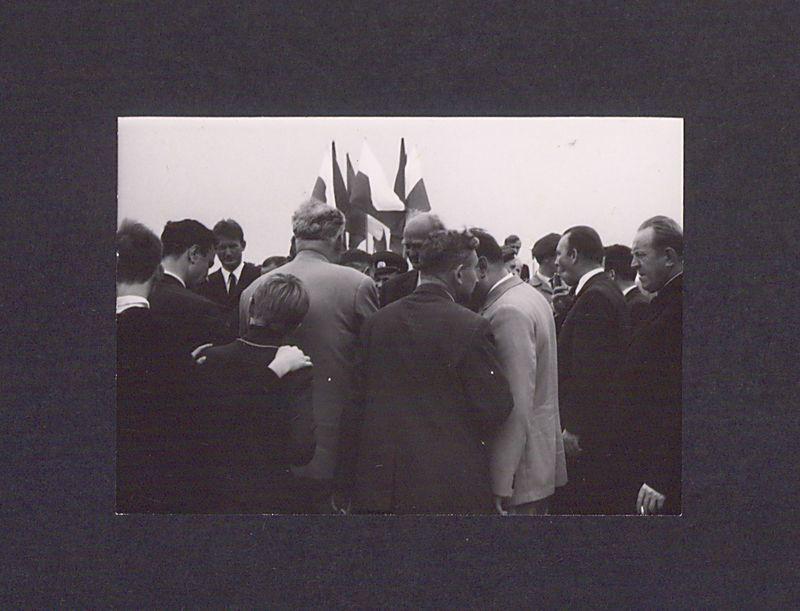 25-lecie Polskiej Rzeczypospolitej Ludowej. Grupa uczestników uroczystości.