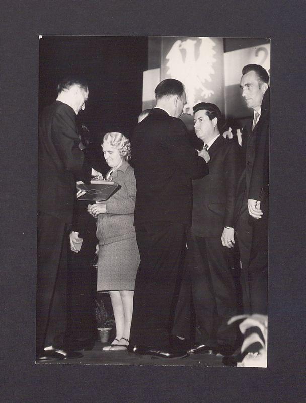 Odznaczenia pracowników Milicji Obywatelskiej z okazji Odrodzenia Polski.