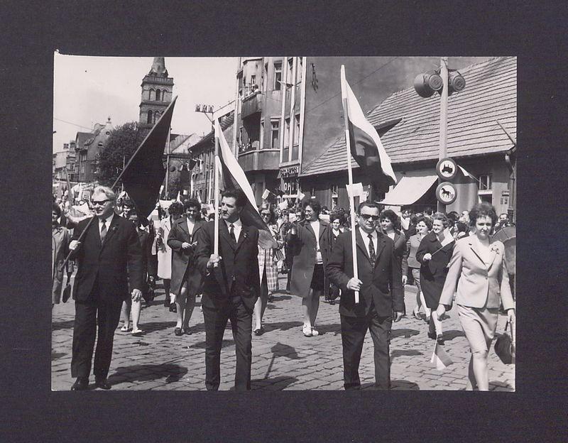 1 Maja 1972 r. w Gnieźnie. Ul. Chrobrego.