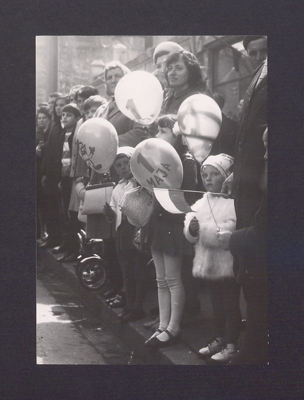 Obchody 1 Maja 1970 r. Grupa obserwatorów.