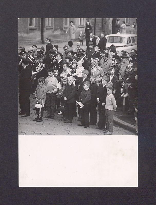 Obchody 1 Maja 1970 r. Grupa obserwatorów.