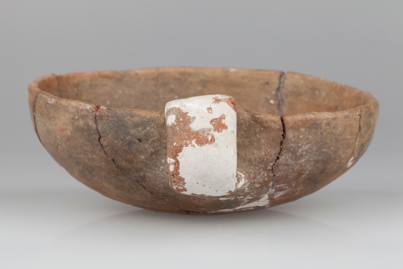 Czerpak kształtu półkulistego z taśmowatym uchem