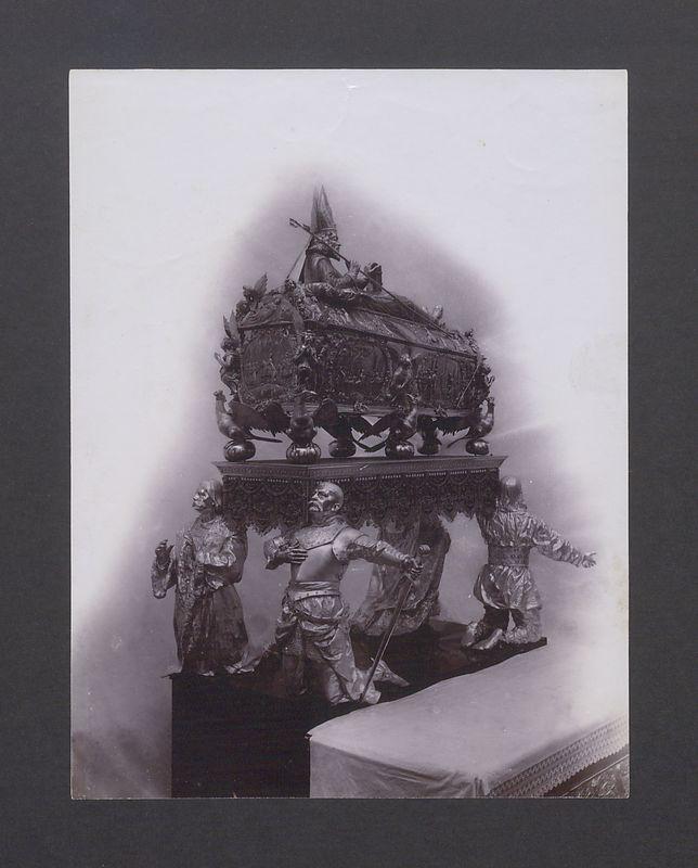 Trumna, relikwiarz św. Wojciecha.