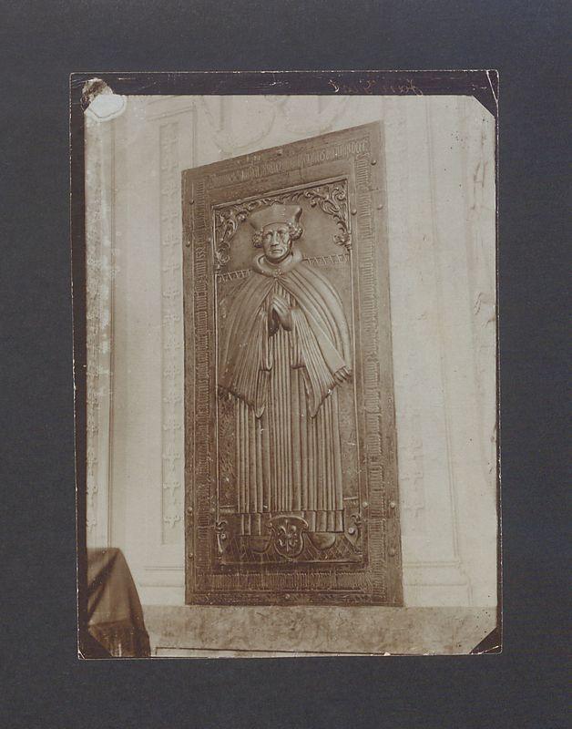 Płyta nagrobna J. Grotha.