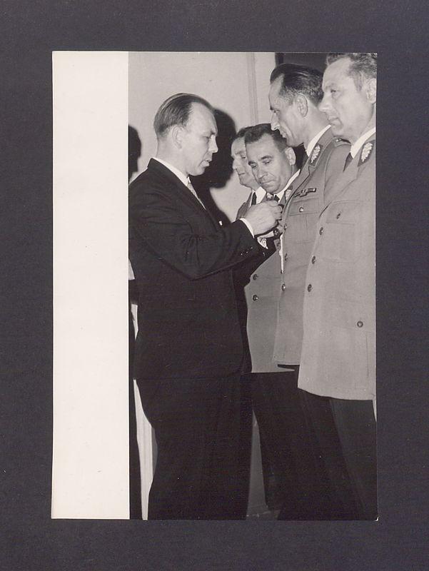 Odznaczenia pracowników Milicji Obywatelskiej z okazji Odrodzenia Polski.