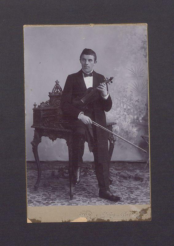 Portret Stanisława Pawlaka (1885-1955), wirtuoza skrzypcowego.