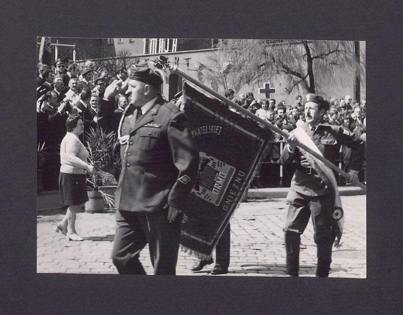 1 Maja 1972 r. w Gnieźnie. Ul. Chrobrego.