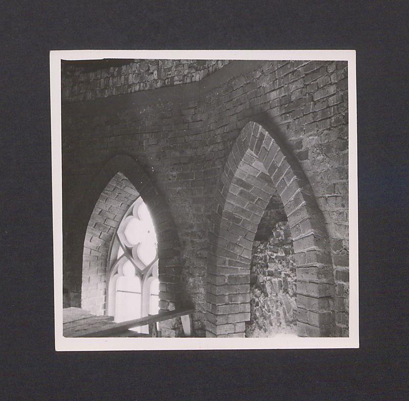 Wymiana łuków barokowych na gotyckie.