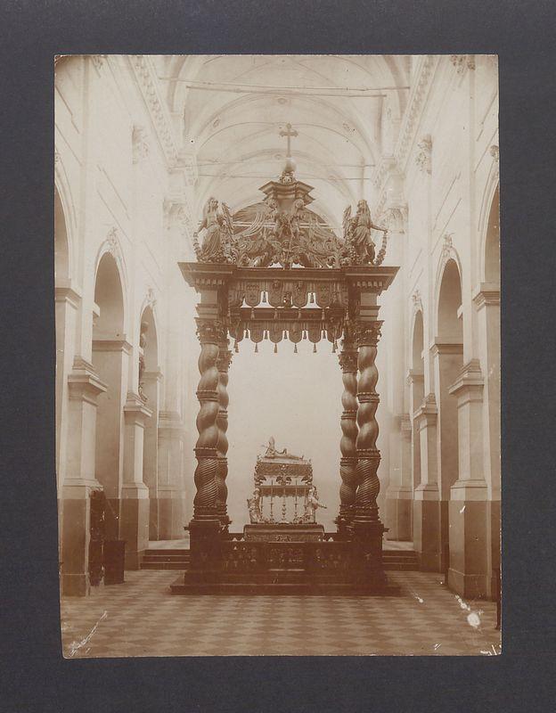 Konfesja św. Wojciecha w katedrze.