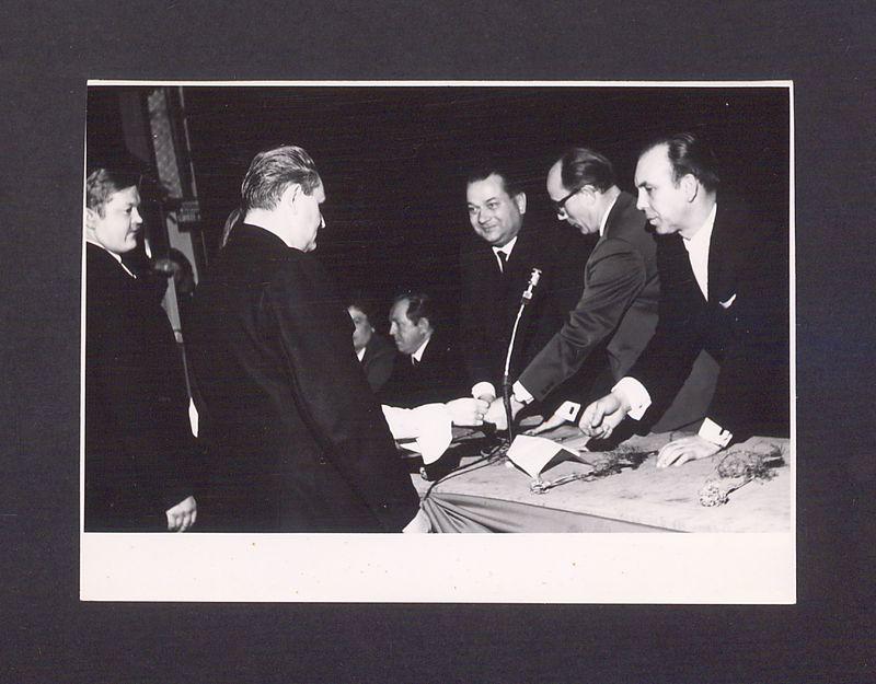 26 rocznica obchodów wyzwolenia miasta Gniezna 21-01-1945 – 1971. Grupa uczestników.
