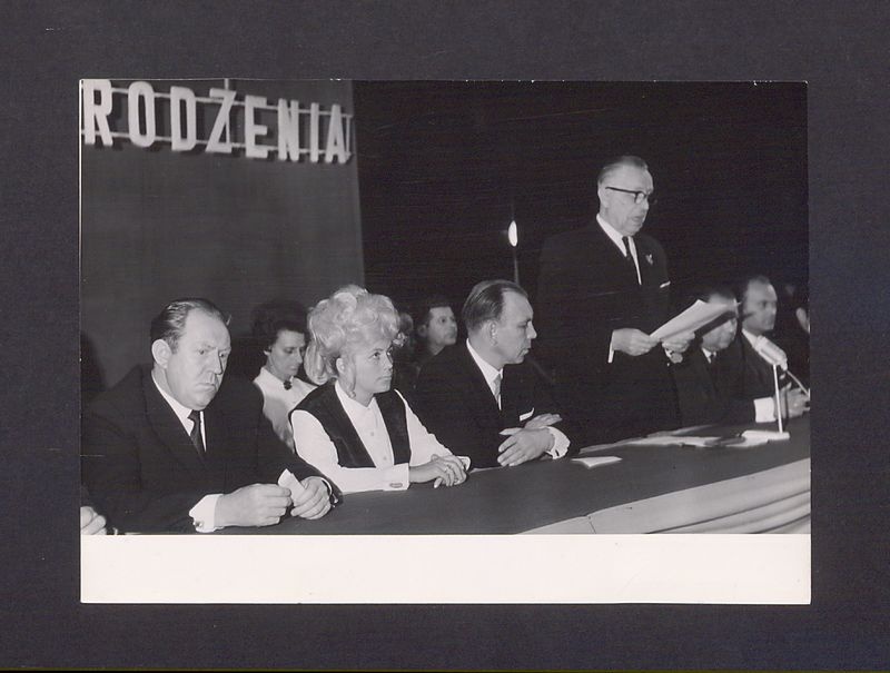 Odznaczenia pracowników Milicji Obywatelskiej z okazji Odrodzenia Polski.