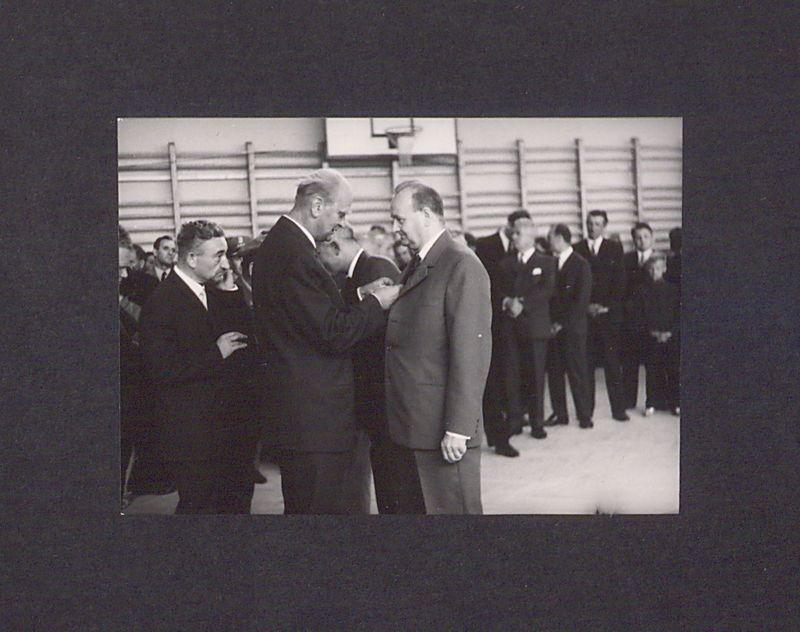 25-lecie Polskiej Rzeczypospolitej Ludowej. Odznaczanie zasłużonych dla PRL.