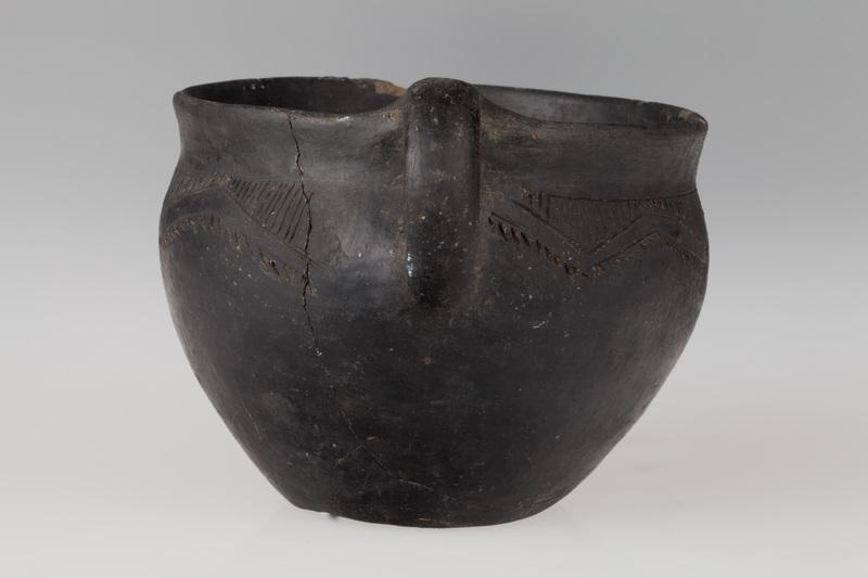 Kubek z taśmowatym uchem 