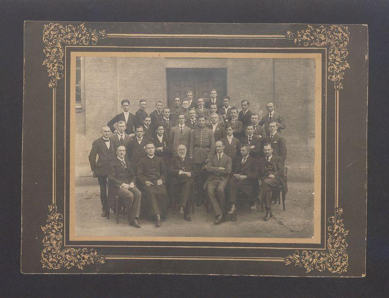 Pierwsi abiturienci Gimnazjum Państwowego im. Bolesława Chrobrego w Polsce niepodległej w 1921 r.