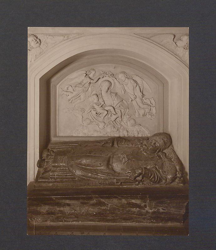 Nagrobek arcybiskupa Andrzeja Krzyckiego.