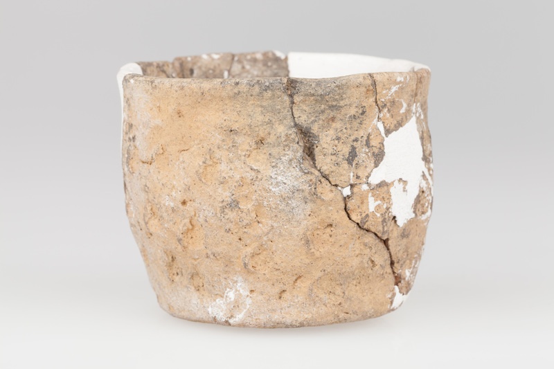 Kubek ornamentowany odciskami palca