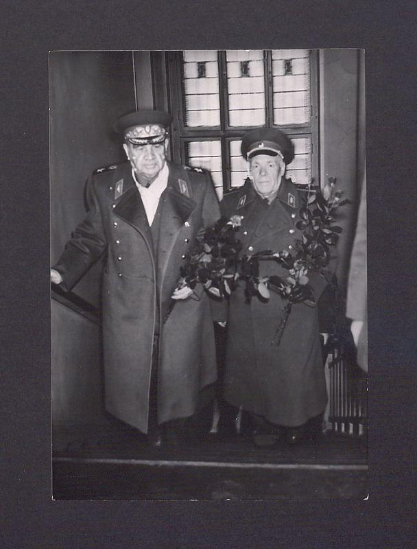 Wizyta żołnierzy radzieckich. Komitet Miejski PZPR.