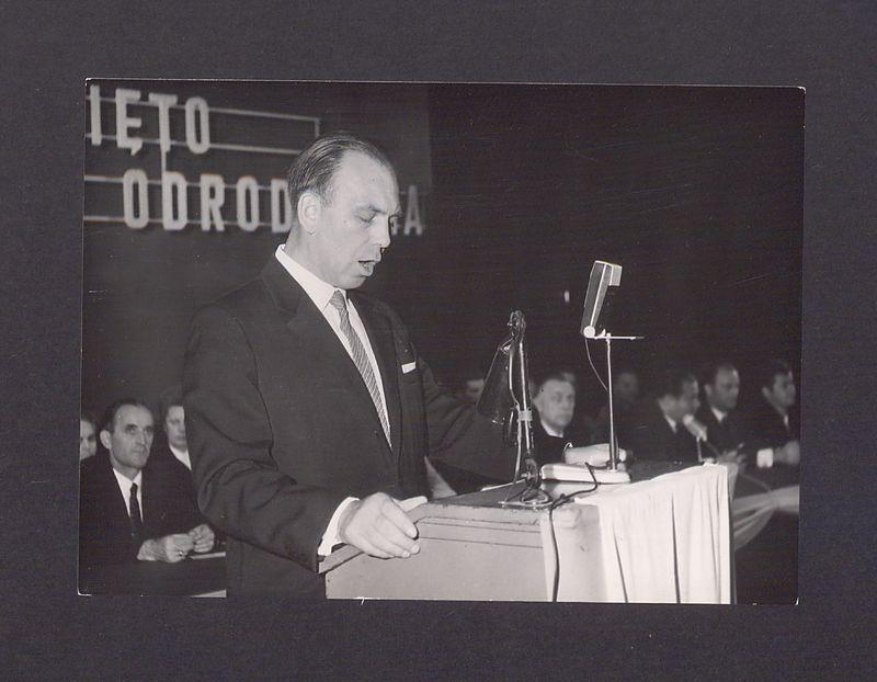 Odznaczenia pracowników Milicji Obywatelskiej z okazji Odrodzenia Polski.