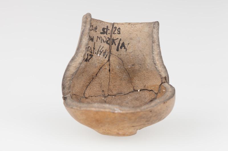 Miniaturowa waza z baniastym brzuścem