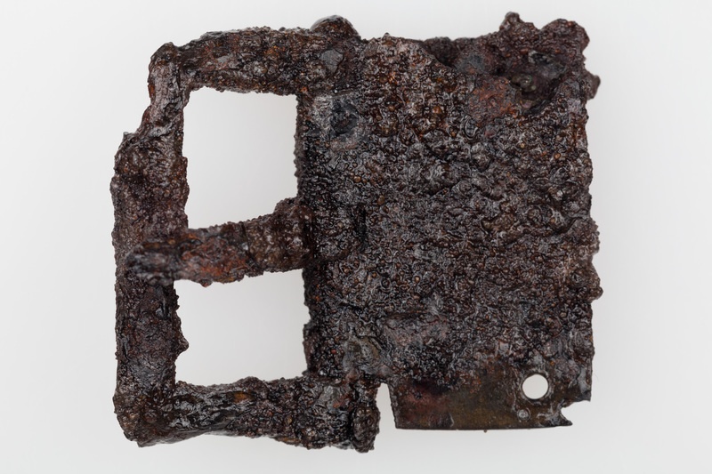 Sprzączka żelazna, prostokątna z jednym kolcem