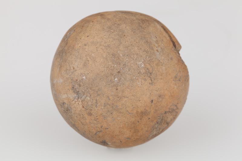 Fragment grzechotki gruszkowatego kształtu