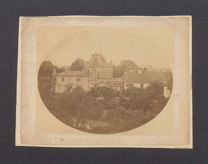 Wzgórze Lecha wraz z zabudowaniami.