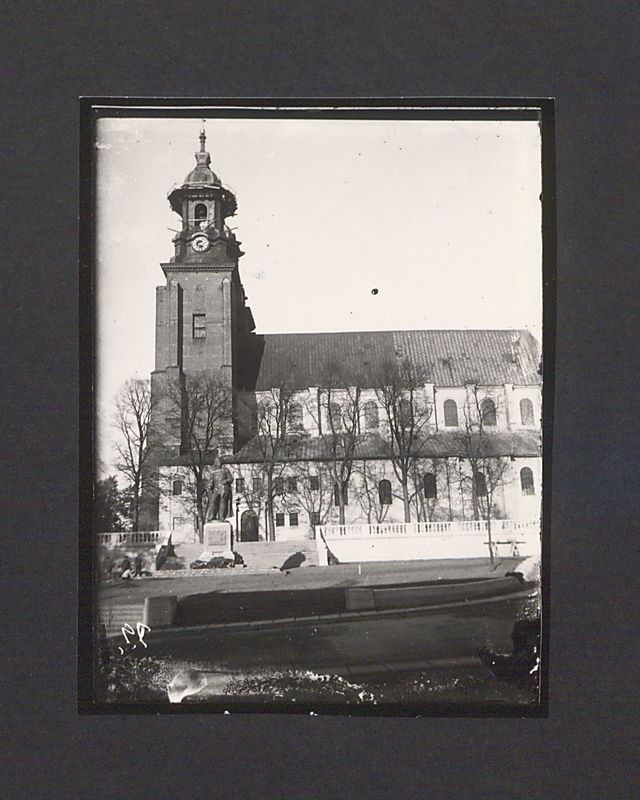 Szklane negatywy Dionizego Scholtza. Katedra z pomnikiem Bolesława Chrobrego.