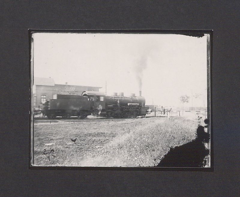 Szklane negatywy Dionizego Scholtza. Przejazd kolejowy na Dalkach.