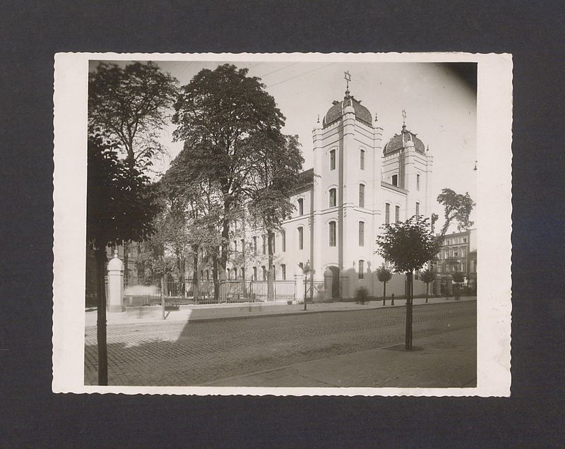 Widok na synagogę od ul. Mieszka I.