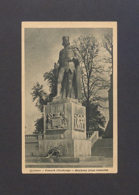 Pomnik Chrobrego zburzony przez Niemców.