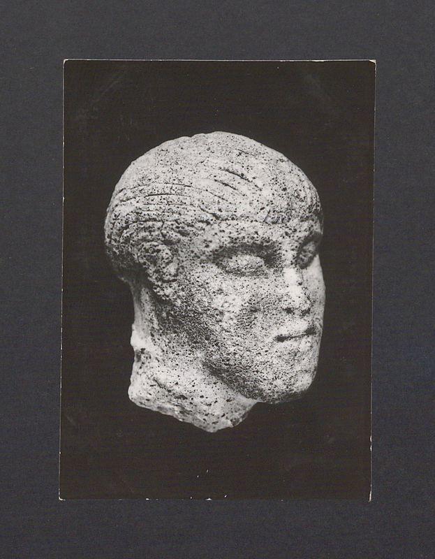 Fragment płaskorzeźby z zaprawy gipsowej z katedry romańskiej w Gnieźnie.