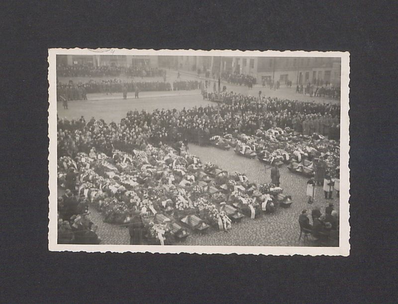 Powtórny pogrzeb pomordowanych w Rawiczu.