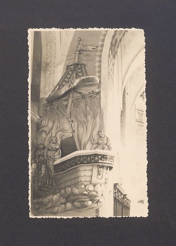 Kościół pw. Św. Trójcy, ambona w kształcie łodzi rybackiej.