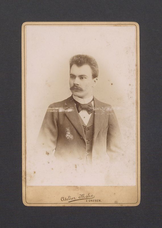 Portret młodego mężczyzny.