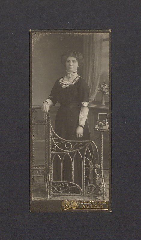 Portret młodej kobiety.