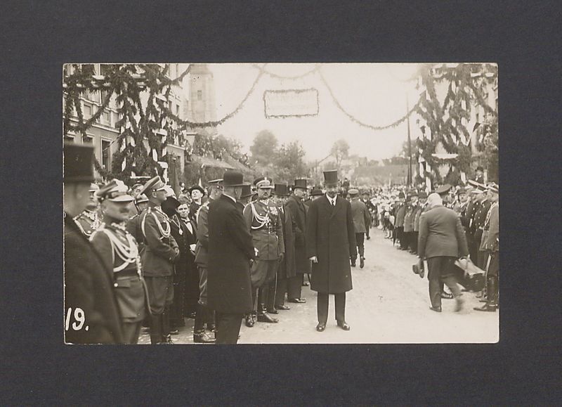 Uroczystości odsłonięcia pomnika Bolesława Chrobrego.