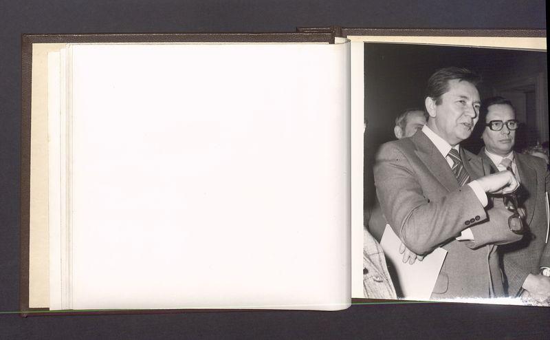 Album pamiątkowy z obrazujący uroczystość z okazji 80-lecia urodzin T. Kulisiewicza, cz. 2