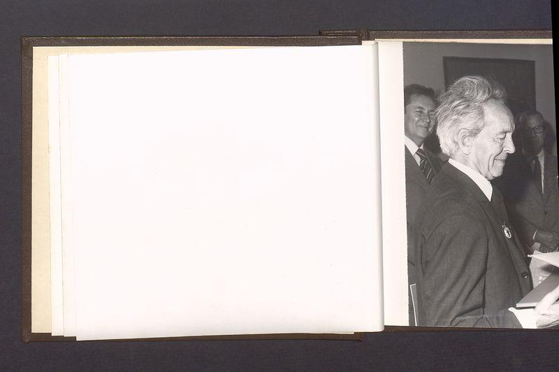 Album pamiątkowy z obrazujący uroczystość z okazji 80-lecia urodzin T. Kulisiewicza, cz. 1