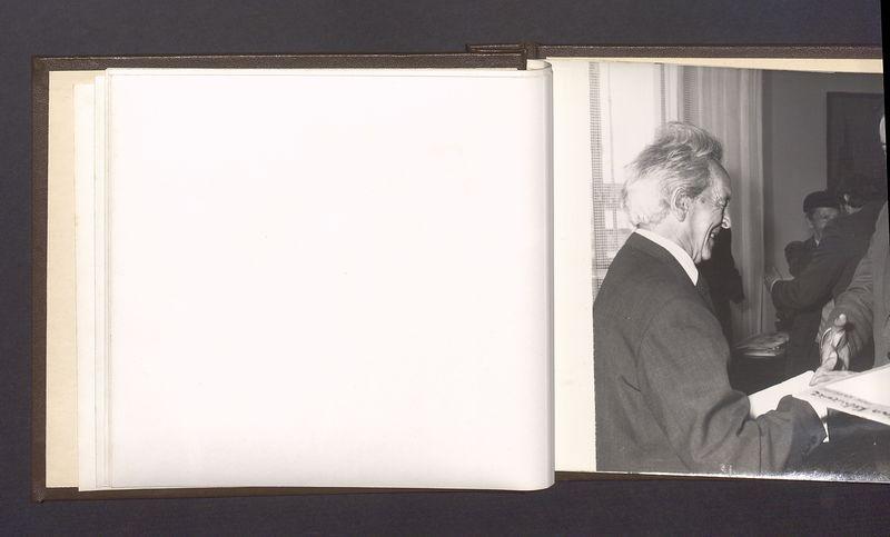 Album pamiątkowy z obrazujący uroczystość z okazji 80-lecia urodzin T. Kulisiewicza, cz. 2