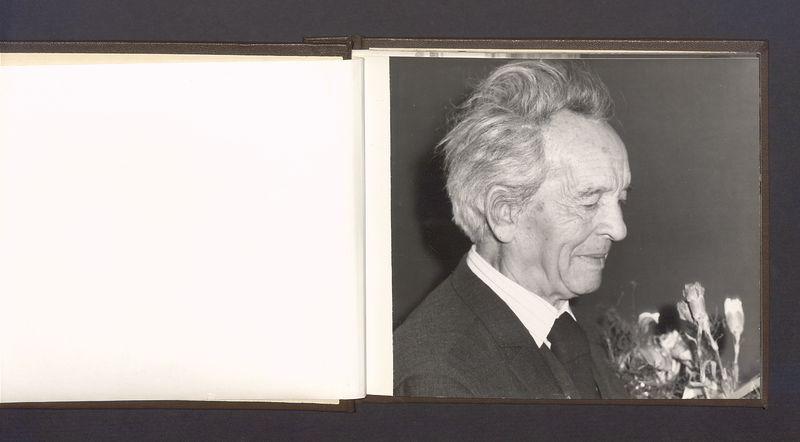 Album pamiątkowy z obrazujący uroczystość z okazji 80-lecia urodzin T. Kulisiewicza, cz. 1