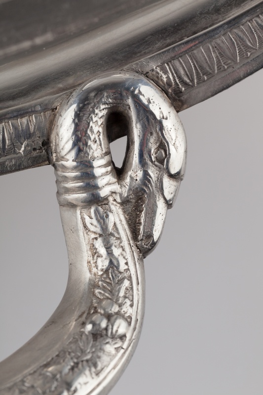 Taca inkrustowana numizmatami