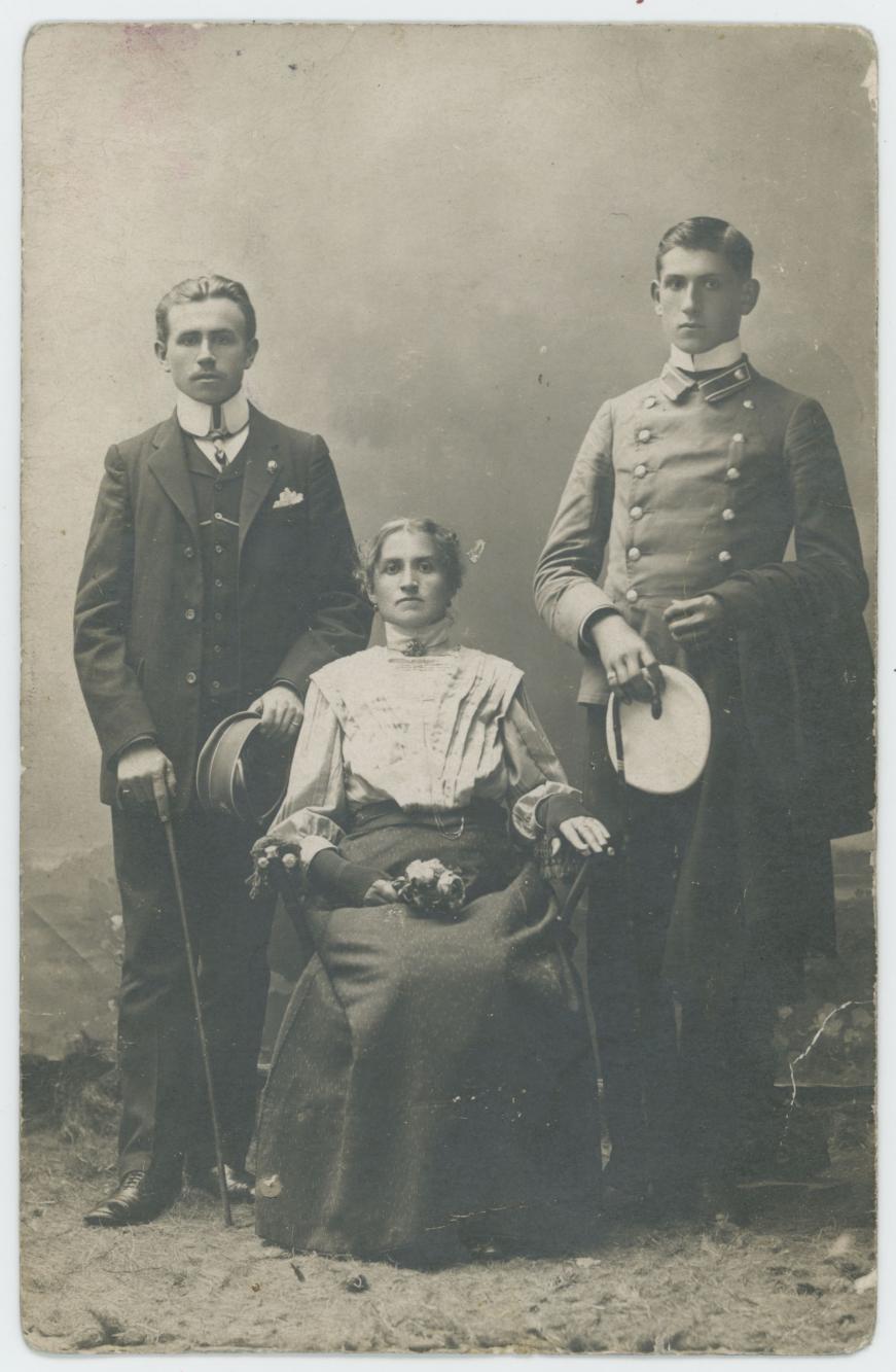 Fotografia p. Kleniewskiej z synami - Mieczysławem i Władysławem Trzeciakami