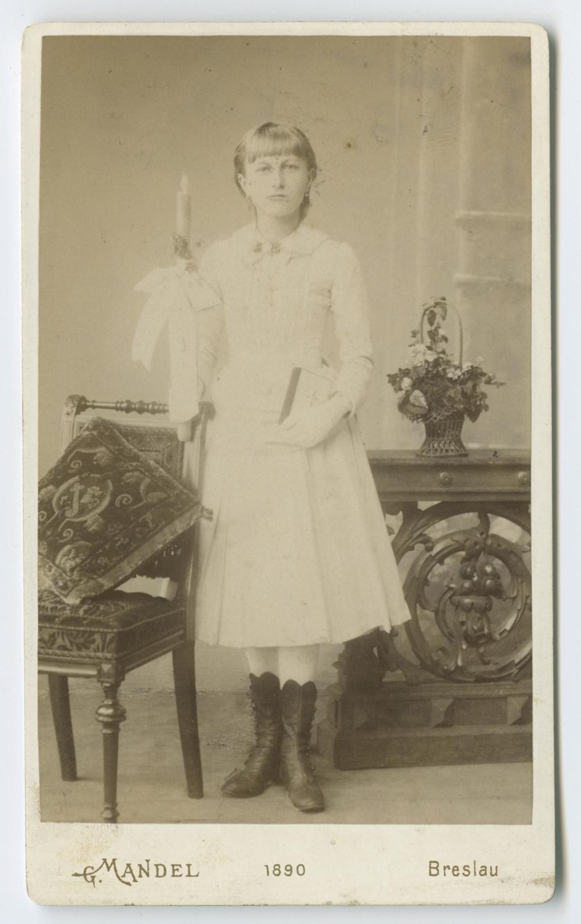 Portret komunijny dziewczynki