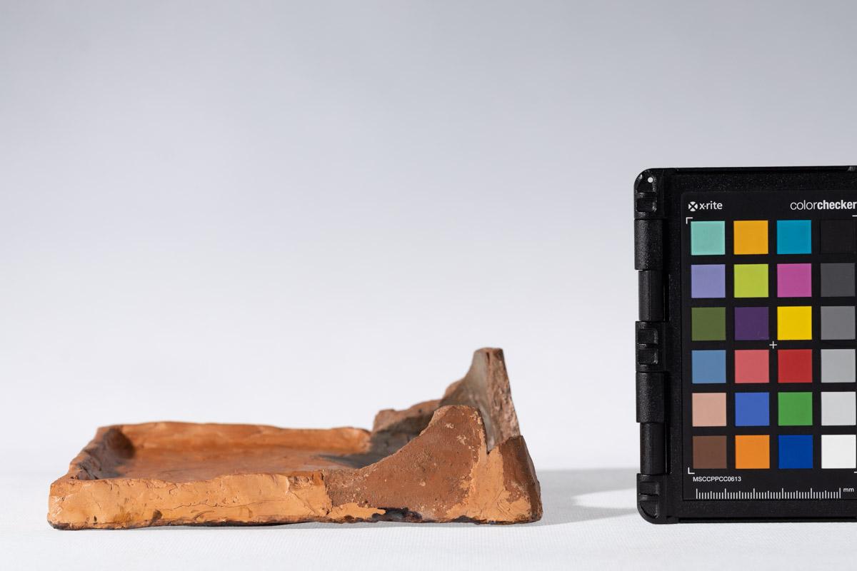 Kafel z fragmentem herbu