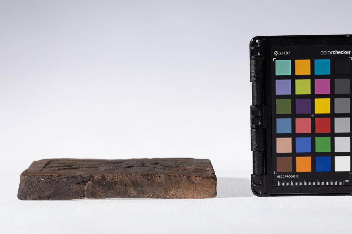 Płytka z wyobrażeniem konia, głowy ludzkiej i smoka