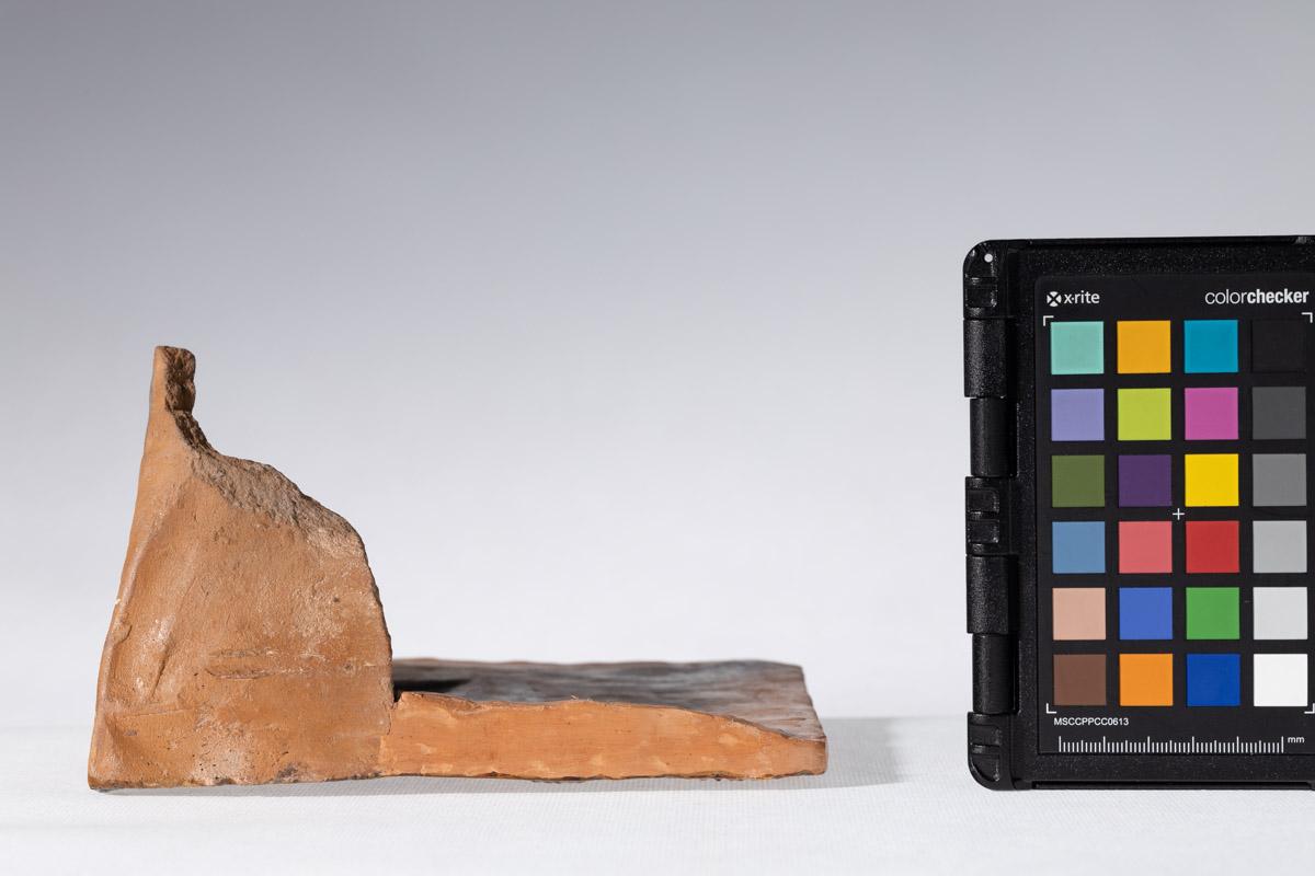 Kafel z motywem pelikana w gnieździe