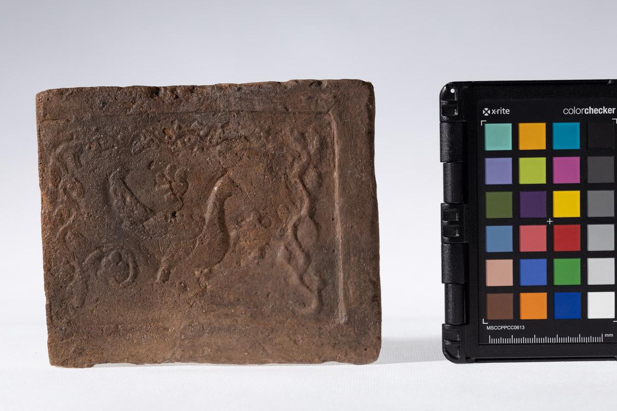 Płytka z wyobrażeniem ptaka