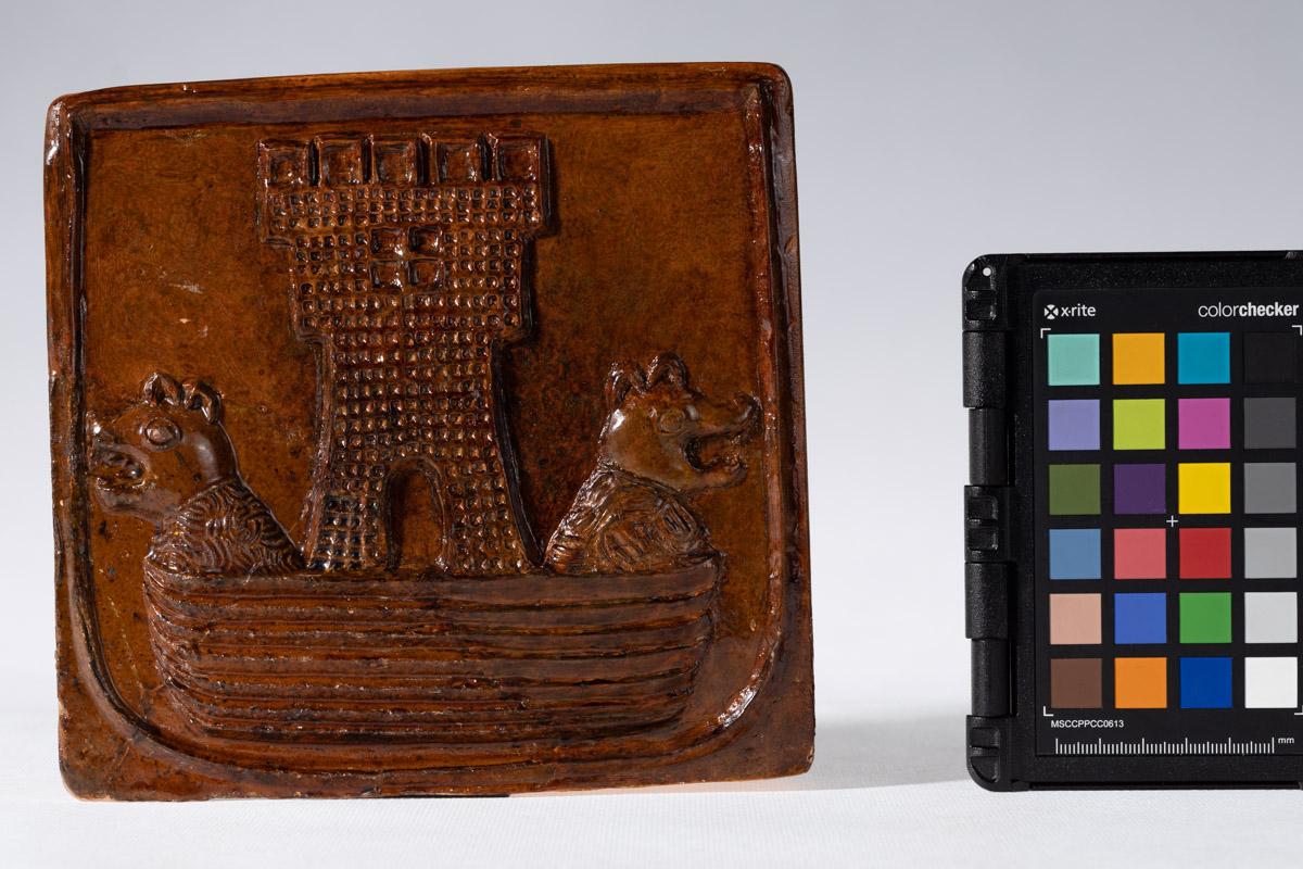 Kafel z herbem Korab