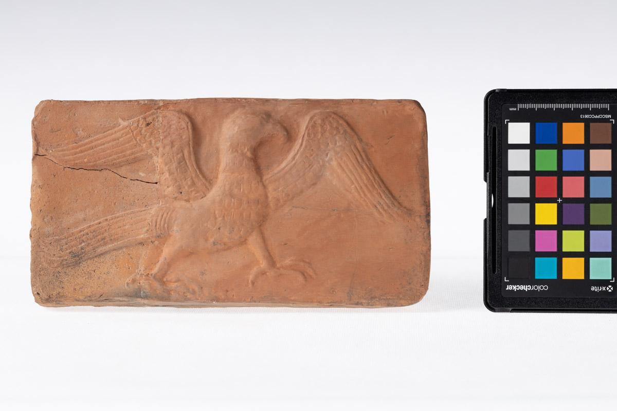 Płytka z wyobrażeniem orła