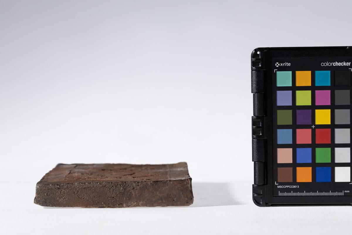 Płytka z wyobrażeniem konia, głowy ludzkiej i smoka